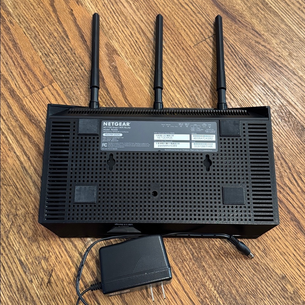 NETGEAR WIFI Router and Range Extender - Picture 3 of 10